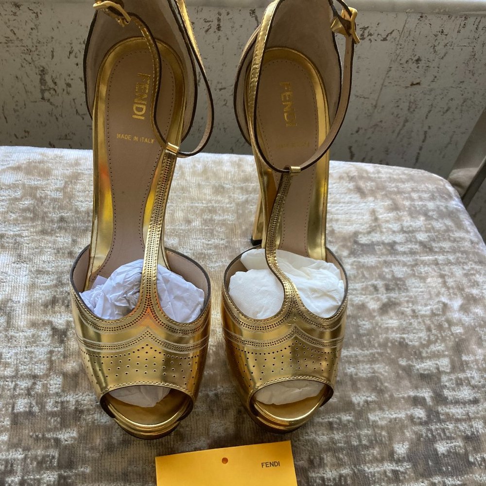 Worn once.  Pretty GOLD FENDI shoes